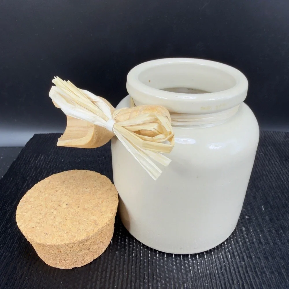 IL Boschetto Italy Ceramic Spice Jar with Cork Lid and‎ Wooden Scoop Cream White